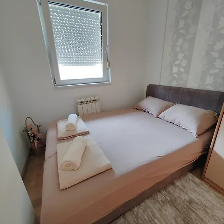 Apartment Lav