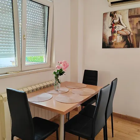 Lav Apartment *