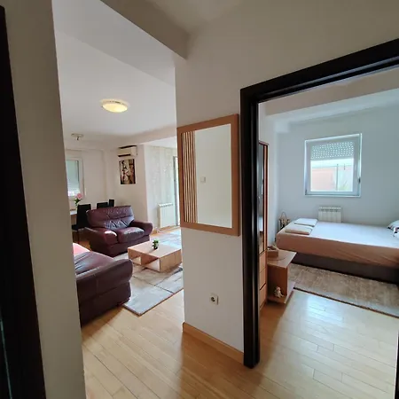 Lav Apartment *